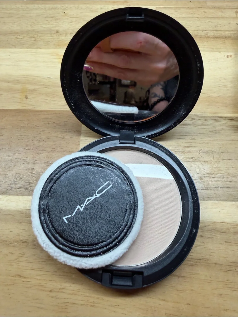 MAC Cosmetics Blot Powder - Light Shade